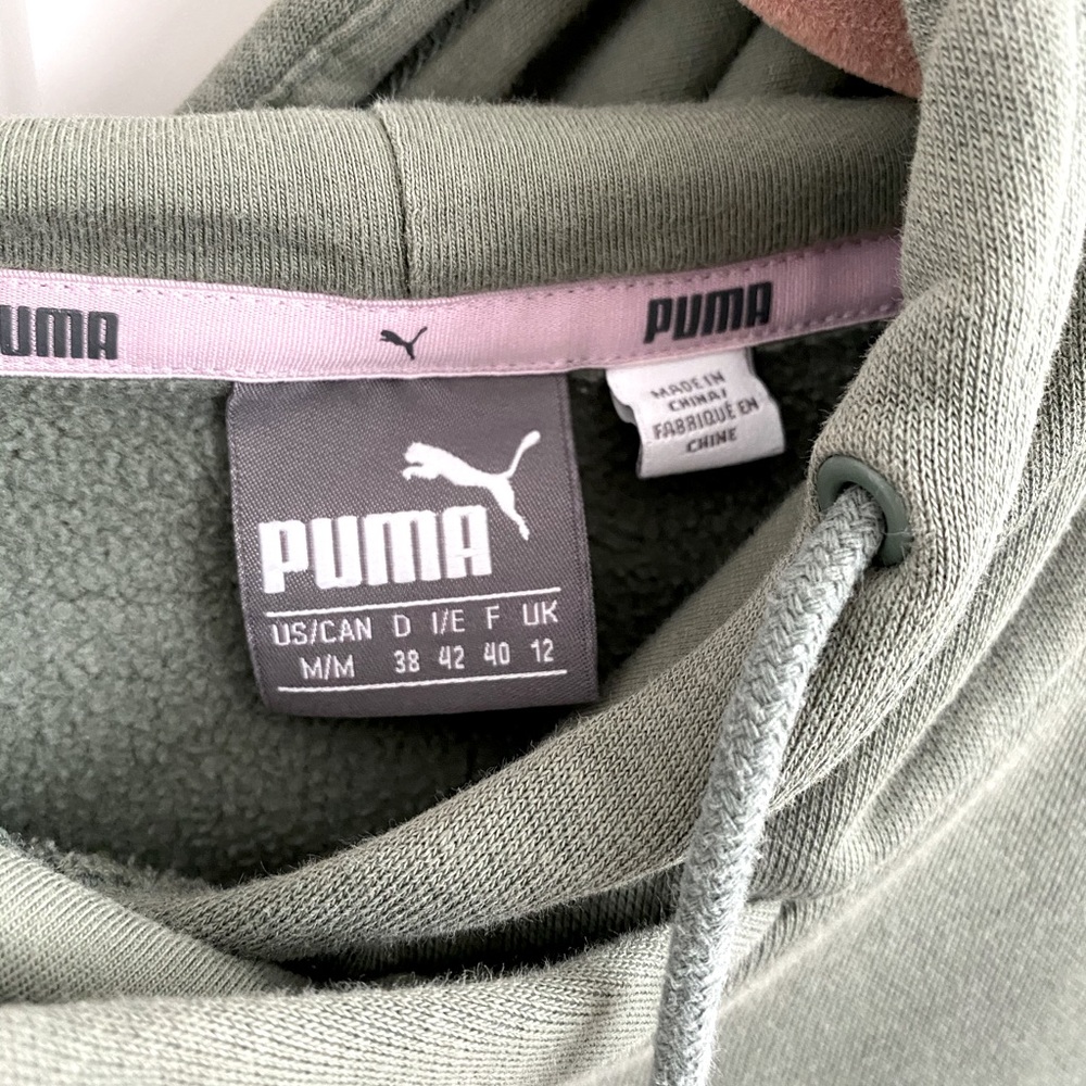 📍(SOLD) Puma hooded sweatshirt - Picture 3 of 3